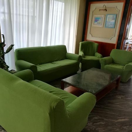 Hotel Boston 阿尔巴·阿德里亚蒂卡 外观 照片